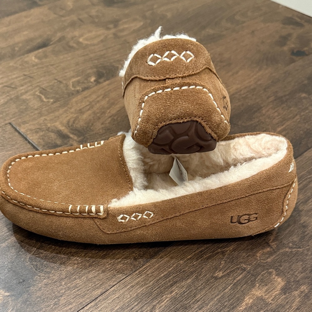 UGG Ansley Chestnut Suede Slippers with Plush Lining - Picture 3 of 3